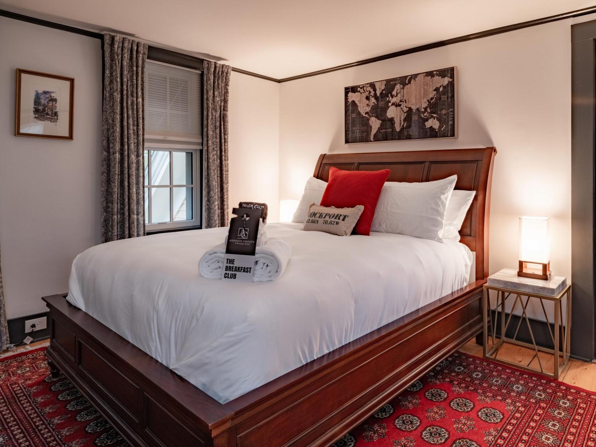 Addison Choate Hotel 3*
