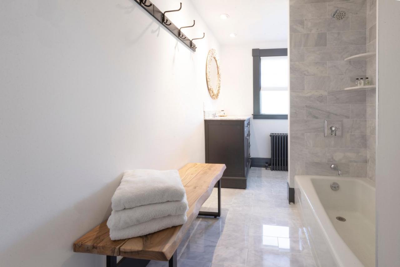 Addison Choate Hotel 3*